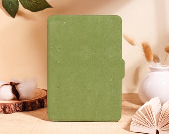 Retro Green Kindle Case for Kindle 2025,Paperwhite 12/11/10th & Kobo Clara, Minimalist Green Cover with Auto Wake/Sleep, Book Lovers Gift