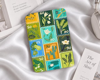 Könnte beinhalten: Eine rechteckige Handyhülle mit einem Raster aus farbenfrohen Briefmarkenillustrationen. Jede Briefmarke zeigt botanische Motive wie Blumen, Blätter und Kakteen in den Farben Grün, Gelb, Blau und Orange mit numerischen Beschriftungen.