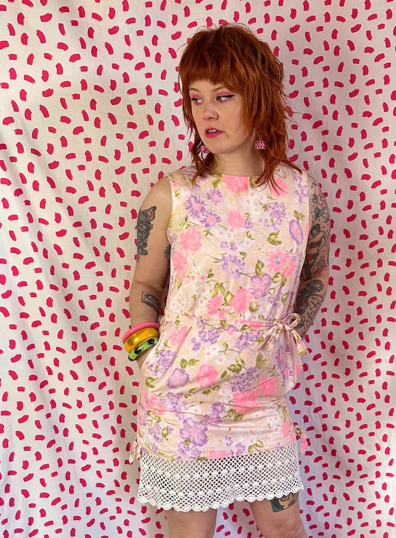 Vintage 1960s/70s Pastel Floral Spring Mini Shift Dress with Pockets Mod Cute image 4