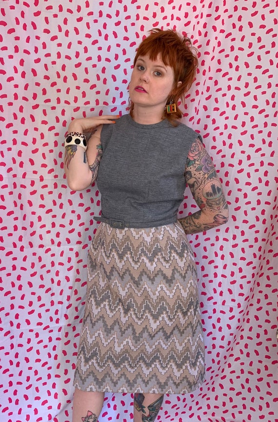 Vintage 1960’s/70’s Gray and Tan Zig Zag Mod Dres… - image 3