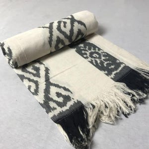 Fabric ikat 120x220cm, Blanket Indonesian ikat ethnic fabric, Traditional Indonesian Fabric, Handwoven Sumba Ikat Textile, Boho Home Decor