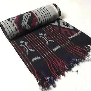 Tessuto Sumba Ikat tessuto a mano: decorazione boho in cotone indonesiano (120 x 240 cm