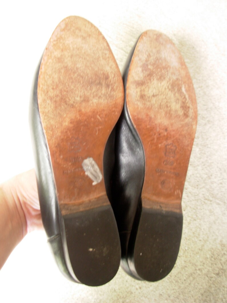 size 8.5 Vintage 80/'s black flats with abstract design leather flats
