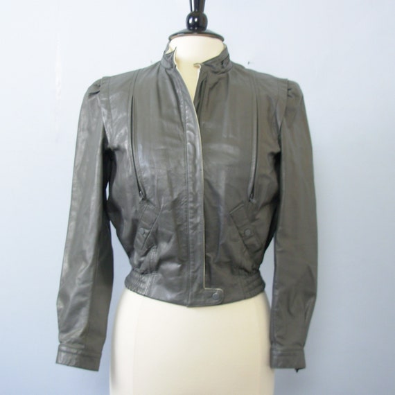 70's grey leather cropped jacket, women's medium … - image 1