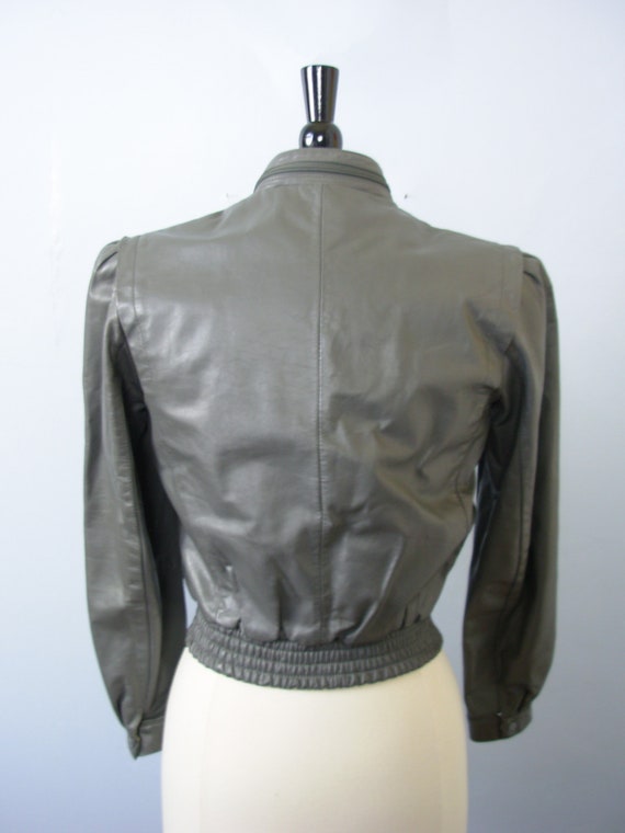 70's grey leather cropped jacket, women's medium … - image 3