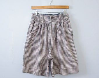 80-talsrutiga, högmidjade, veckade shorts, damstorlek medium