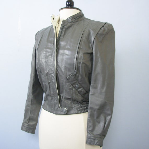 70's grey leather cropped jacket, women's medium … - image 2