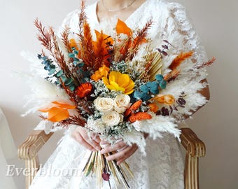 Buquê de noiva de flores silvestres de laranja preservadas: decoração rústica para casamento