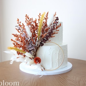 Adorno para tarta de hierba amante otoñal naranja quemado con aro de metal, decoración floral para boda, ramo floral para tarta, flores naturales secas preservadas
