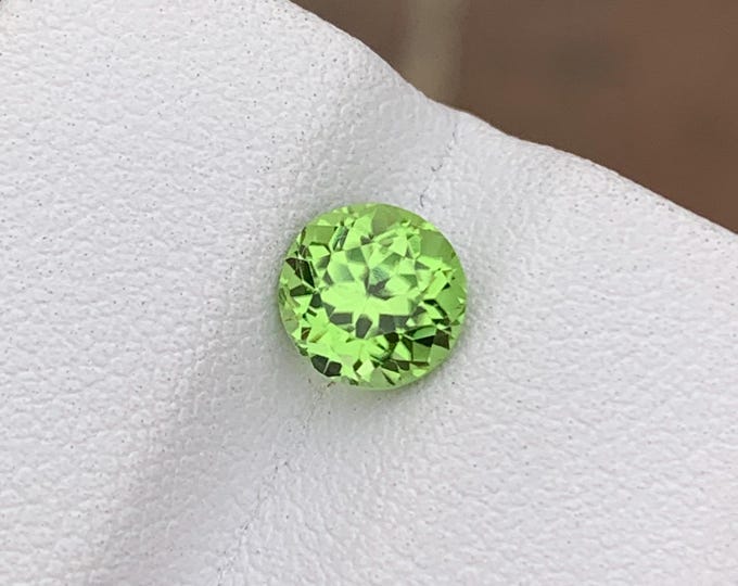 Vivid Green Peridot: 1.30 ct Round Cut Gemstone, Mansehra Pakistan