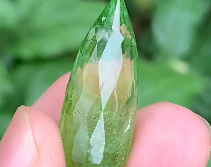 Exquisite 30.50ct Faceted Peridot Pendant Stone