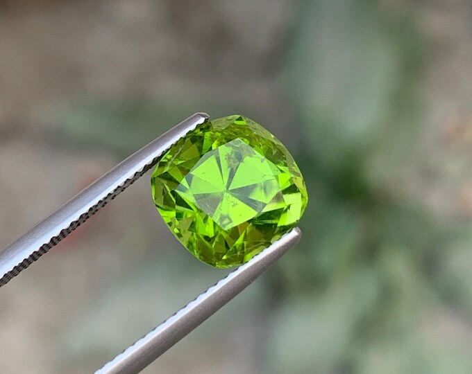 Natural 5.90ct Peridot – Cushion Brilliant Cut – VSI Clarity – Pakistan Origin