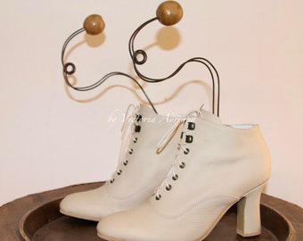 Chaussures couleur beurre, bottes en cuir ivoire, bottes victoriennes, bottes en cuir blanc cassé, chaussures édouardiennes ivoire, chaussures de mariage, bottines