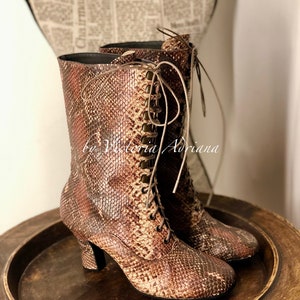 Botas victorianas de cuero de edición limitada, botas de cuero marrón repujado, botas estilo años 1900, botas retro, botas cómodas, botas de festival
