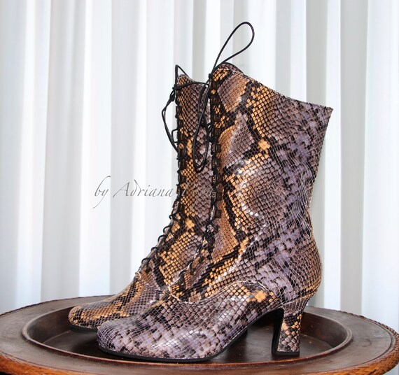 Victorian Boots, Python Replik Leder, viktorianische Schuhe, Kinky Boots, Edwardian Boots, Ankle Stiefel, Kunst zu tragen Victorian Boots, Python Replik Leder, viktorianische Schuhe, Kinky Boots, Edwardian Boots, Ankle Stiefel, Kunst zu tragen