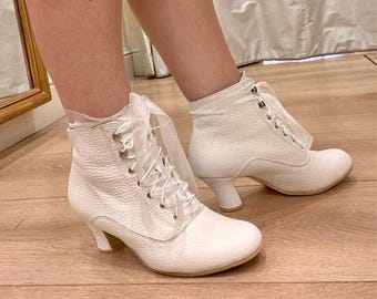 1880年代頃のアンティークブーツ、ビクトリア朝の女性用ホワイトレザー