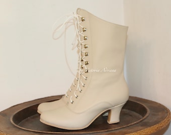 Gebroken witte leren laarzen Victoriaanse laarzen Regentschap laarzen Edwardiaanse laarzen witte bruiloft laarzen gebroken witte bruidsschoenen Op maat gemaakte laarzen 1900 laars
