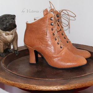 Botines, Botas de piel grabada, Botas de piel curtida vegetal, Botas marrones grabadas, Botas victorianas, Botas estilo francés estilo 1900