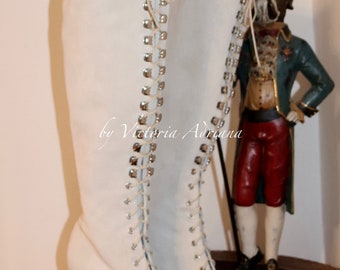 Botas altas europeas talla 40 en OFERTA, de ante color blanco roto, estilo victoriano, ideales para bodas, novias o eventos especiales.