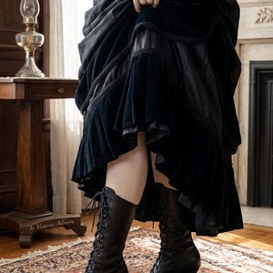 黒レザー　革靴　ヒールブーツ　イタリアメイド 黒革ブーツ、ヴィクトリアンブーツ、レトロレザーブーツ、おばあちゃん