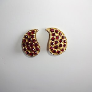 Vintage Gold Tone Red Rhinestones Clip On Earrings Tear Drops Teardrops Unmarked