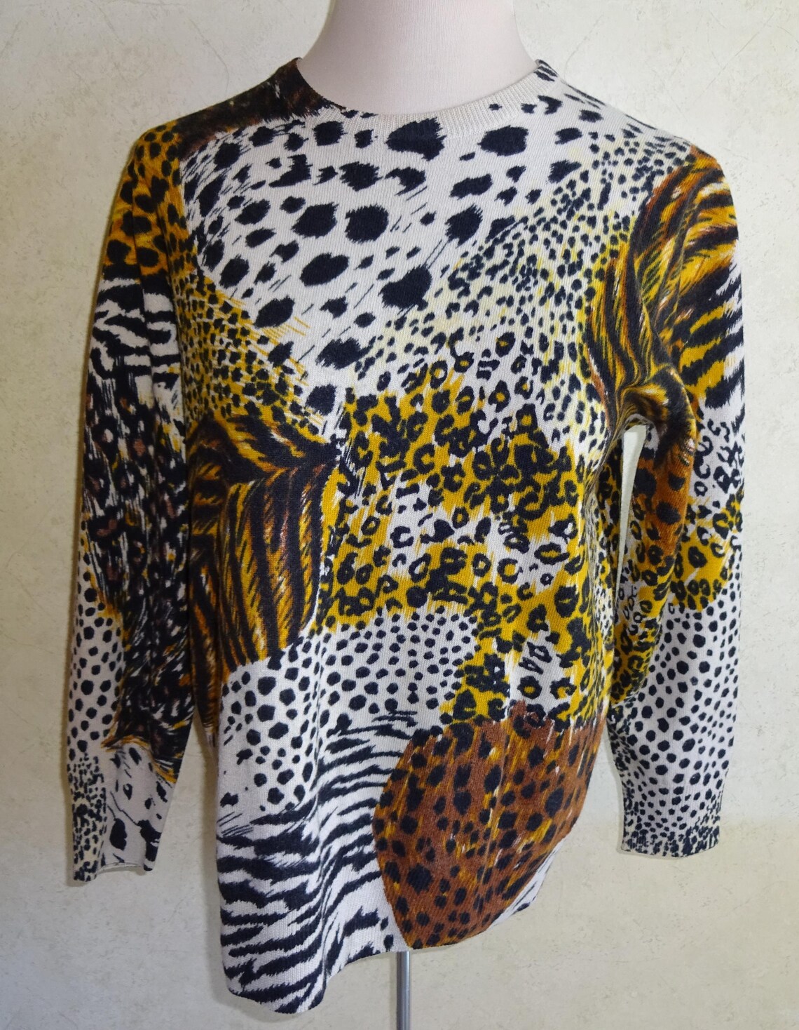 Vintage Wool Sweater Bloomingdales Womens Small Animal Print Leopard Cheetah Feathers Hong Kong, foto 1 di 5