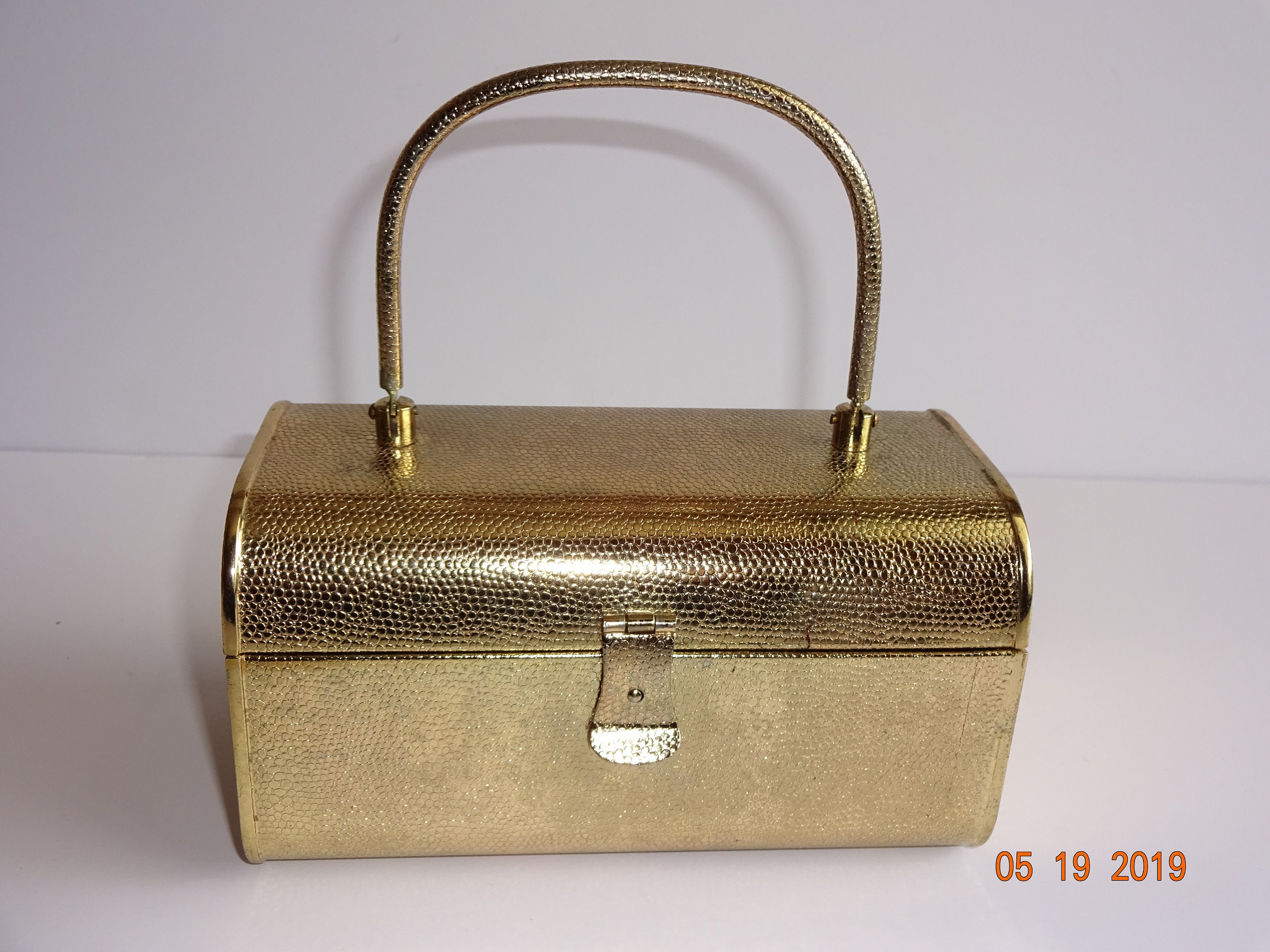 Vintage Style Leather Box Handbag With Removeable Straps .box 