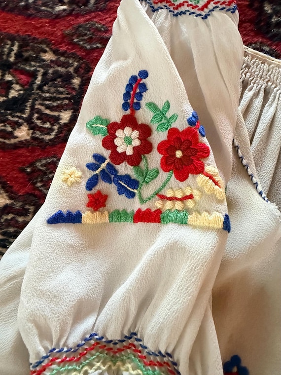 1930s Hungarian floral embroidered folk smocked b… - image 4