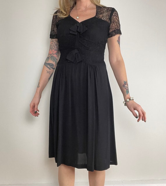 1930s black dress with lace and bows size small 3… - image 2