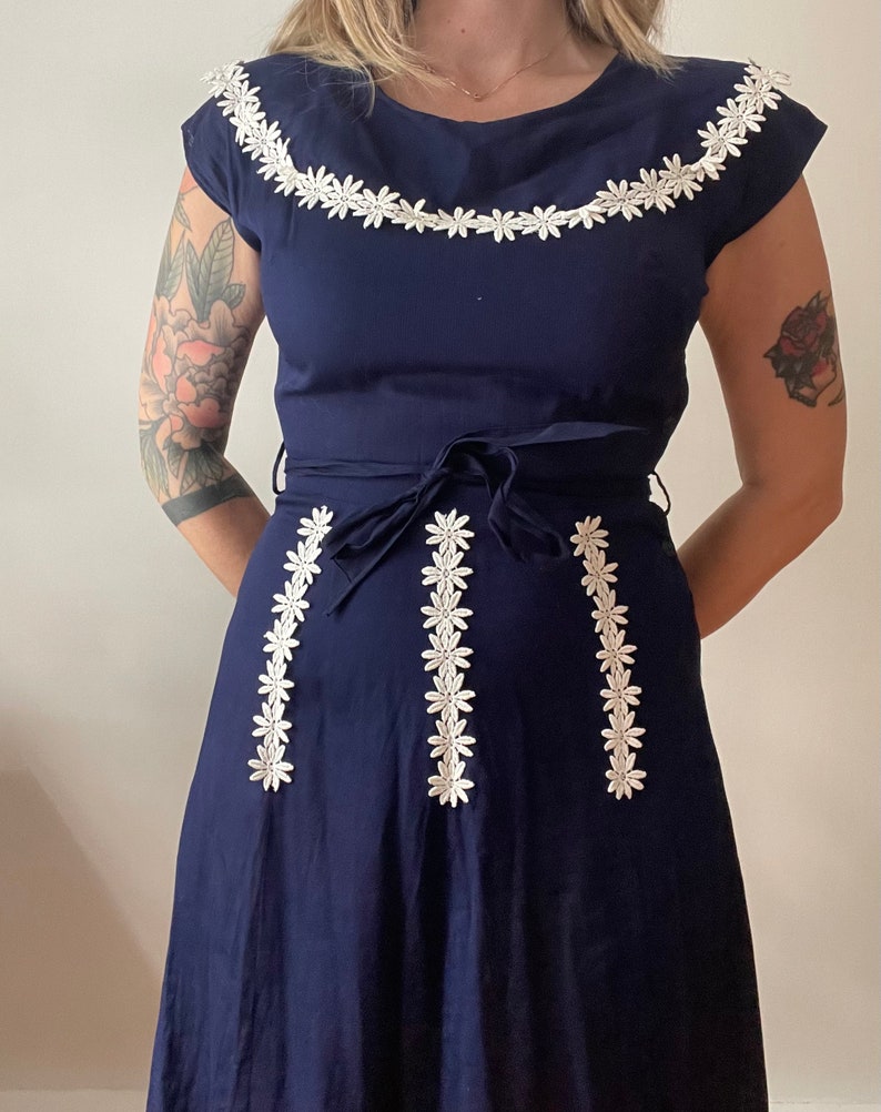 1930s 40s sheer cotton navy blue daisy dress small 28 waist image 2