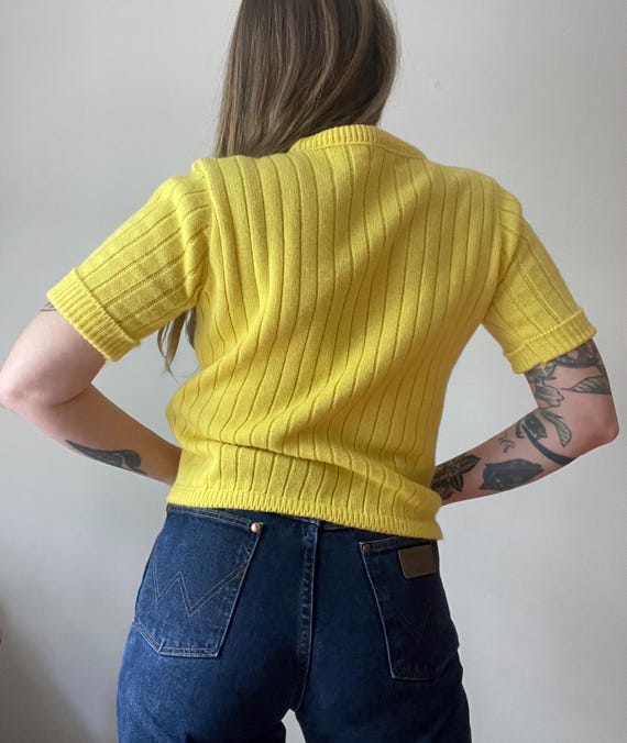 1960s 60s bright yellow ribbed acrylic short sleeve s… - Gem