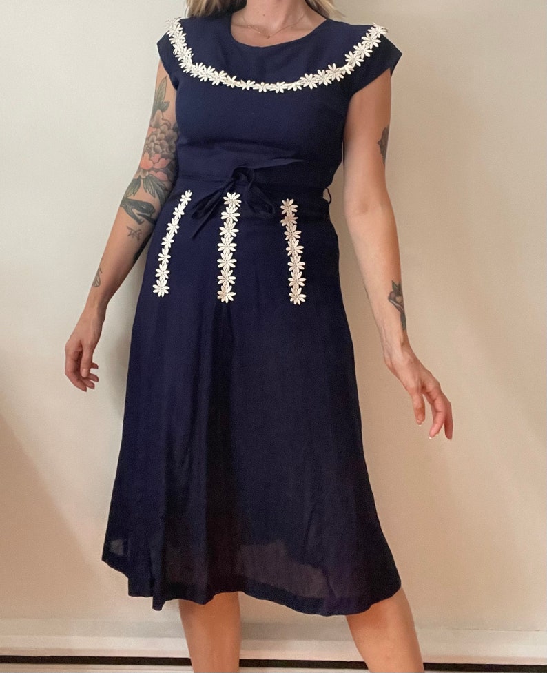 1930s 40s sheer cotton navy blue daisy dress small 28 waist image 5