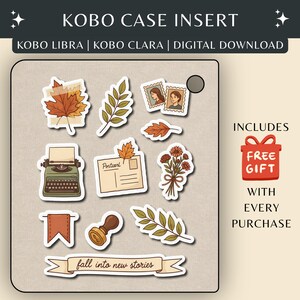 Op de afbeelding: Een digitale Kobo-case-inzet met herfstthema-stickers, waaronder esdoornbladeren, een groene typemachine, een ansichtkaart, postzegels, een boeket, een waszegelstempel en een banner met de tekst fall into new stories op een beige achtergrond.