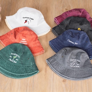 カスタムバケットハット、刺繍入りテキストロゴハット、ヴィンテージバケットハット、パーソナライズされたレディースハット、独身パーティーギフト、新米パパママへのギフト