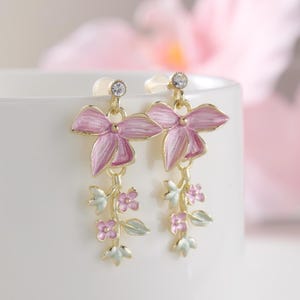 Hand-Painted Pink Flower Dangle Earrings: Vintage Floral Jewelry