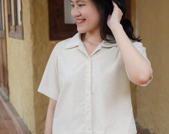 Top Penny en tela de lino beige natural.