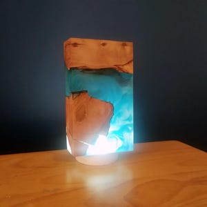 Wood and resin table lamp - Ambient light