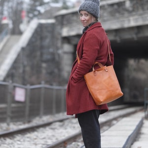 Station Tote in Natural image 2