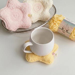 Virkat stjärnmönster för underlägg – Nybörjarmatta med amigurumi-mugg (digital PDF)