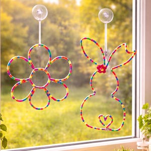 Paasraamdecoratie – Paashaasje van draad en kleurrijke bloem | Paasdecoratiehanger | Lente raamdecoratie | Paashaas cadeau