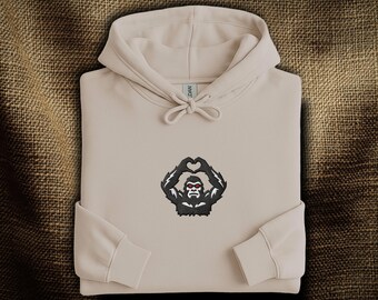 Sudadera con capucha bordada con manos de corazón de Bigfoot: Divertido símbolo de mano de corazón de Sasquatch | Sudadera con capucha de críptido | Bordado de silueta de Bigfoot