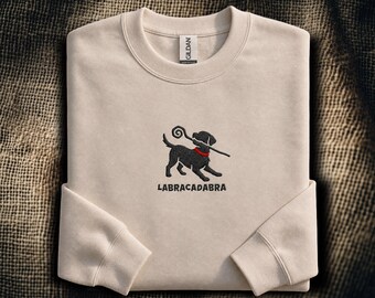 Sudadera bordada de Labrador Retriever: Varita mágica Labracadabra | Sudadera divertida con silueta de Labrador | Regalo para amantes de los Labradores