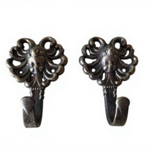 Vintage Baroque Wall Hooks Set - Ornate Metal Brass Finish Decorative Hooks - Antique Home Decor - 7cm Victorian Style Wall Hardware