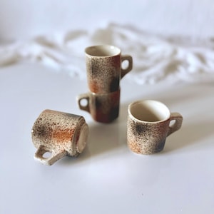 Xícaras de café expresso de cerâmica salpicada vintage - conjunto empilhável moderno de meados do século