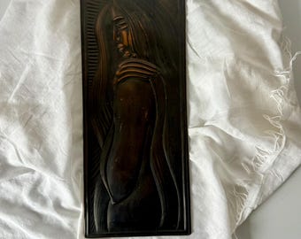 Escultura de mujer en relieve de cobre estilo Art Déco vintage para colgar en la pared (42 cm)