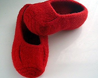 Red Felted Slippers  Women home shoes  Natural 100% wool  Woolen duffers