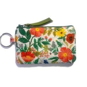 Rifle Paper Co. Strawberry Fields, llavero acolchado pequeño con cremallera, tarjetero, monedero, minicartera, estuche para auriculares, regalo para ella