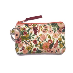 Cartera con llavero acolchado pequeño de Rifle Paper Co., estuche para tarjetas de regalo, monedero con cremallera, minibolso de mano, estuche para auriculares, regalo para ella