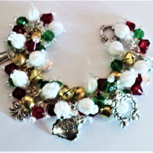 Red White and Green Festive Christmas Charm Bracelet, Jingle Bell Bracelet, Beaded Cha Cha Bracelet, Christmas Bracelet, Christmas Gift