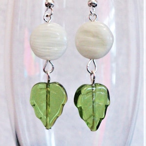 Green Leaf Dangle Earrings, Beaded Leaf Earrings, Autumn Leaf Earrings, Jewelry Gift For Her, Fall Jewelry Accessory, Autumn Jewelry
